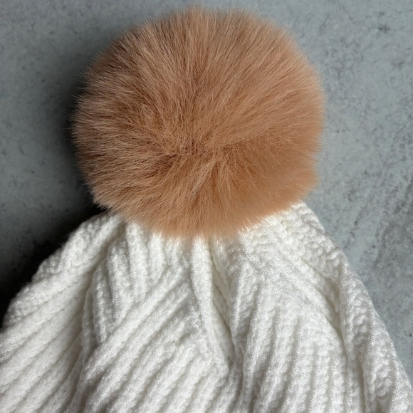 Calvin Klein White Knit Faux Fur Pom Beanie Hat - Picture 8 of 9